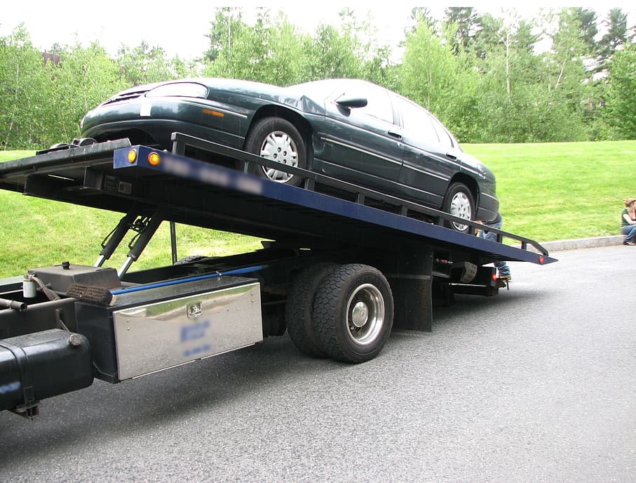 this image shows light-duty towing services in Dothan, AL